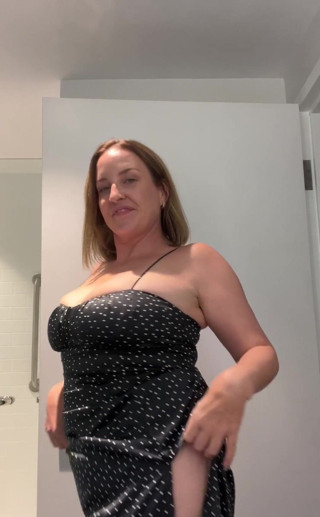 Avril Showers: Selfie mentre aspetto il mio appuntamento sexy.