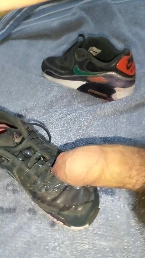 Sneakerfetish_BR: Трах с кроссовками и сперма на моем старом воздухе, Макс