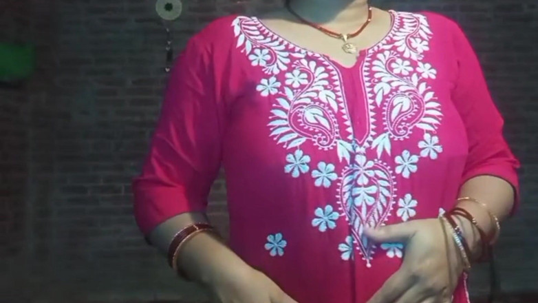 Manjushukla: Show nu et doigtage.