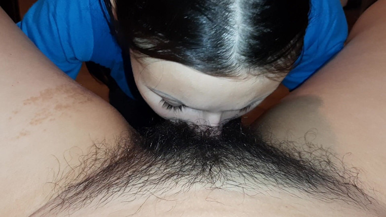 Lesbian-illusion: Я язикую волохату пизду своєї дівчини до оргазму - лесбіянка-ілюзія