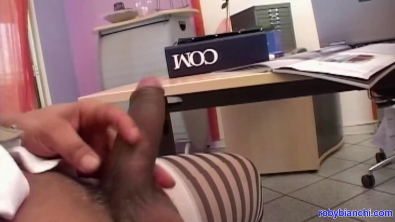 Topax Shemale Production: Dois transexuais e um cara! Dirigido por Andrea Nobili