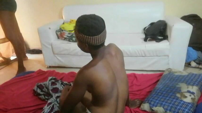 Pornsexlive: Aku lagi asik bersenang-senang sama teman sekelasku