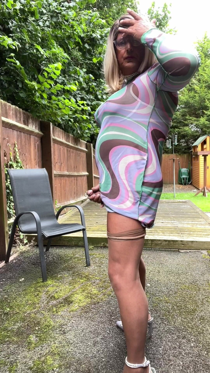 Kellycd2022: Amateur travestiet Kellycd2022 sexy milf plaagt in lichtbruine naadloze panty