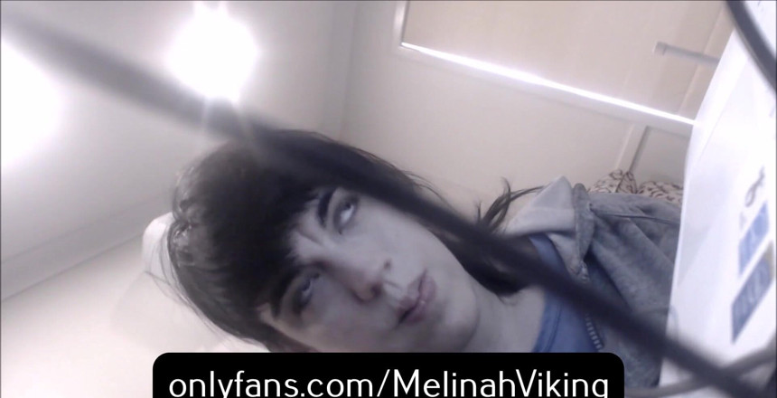 Melinah Viking: Câble sur cam lens