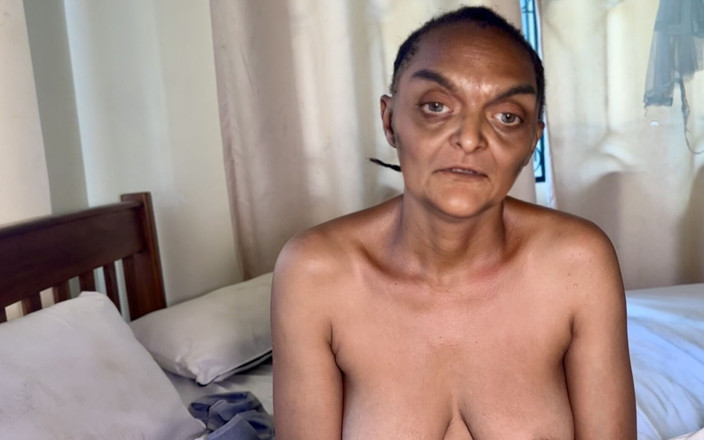 BongoXXX: Une Mamie Se Fait Baiser Sans Que Son Cul Ne...