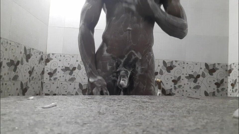 Wheyincognito: Cowok sange mandi bareng cowok sange ini di kamar mandi