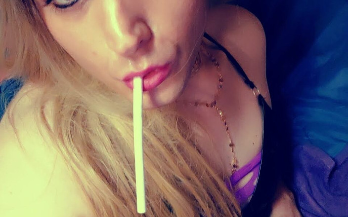 Darkfetish2k: Loira maricas fumando branco longo dos anos 120