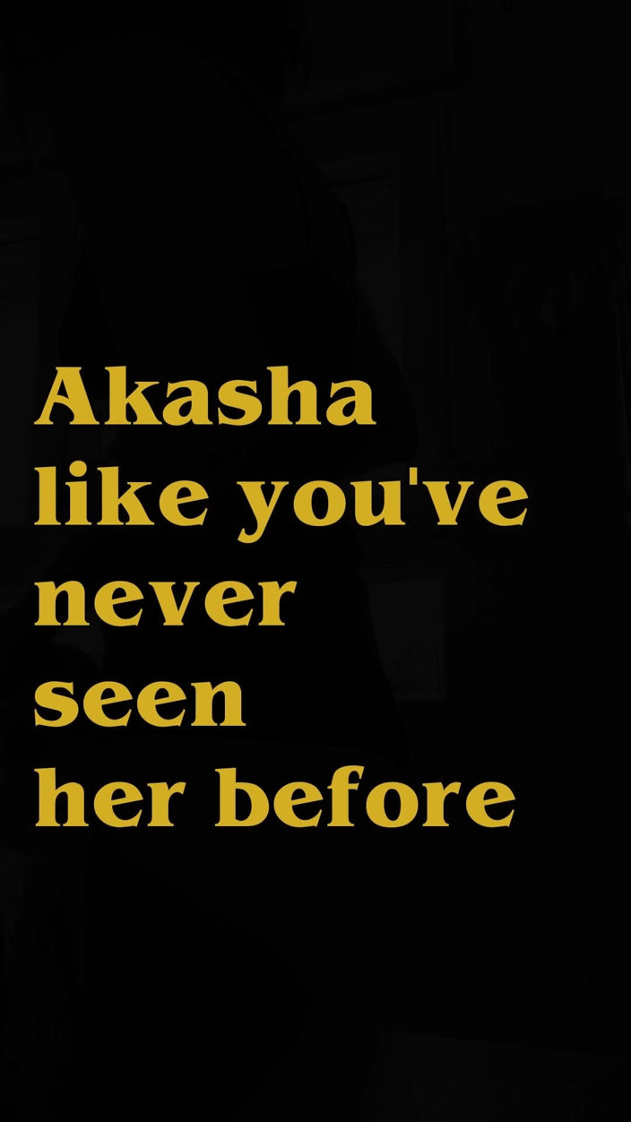 Akasha7: Akasha reinigt das Glas des Fensters, damit der Nachbar eine...