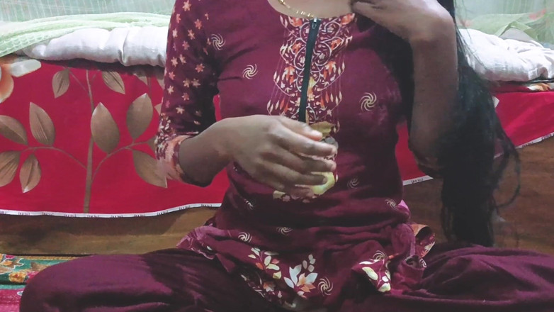 Sumaiya tasnim: Fată desi sexy masturbare cu aubergine video viral partea 1