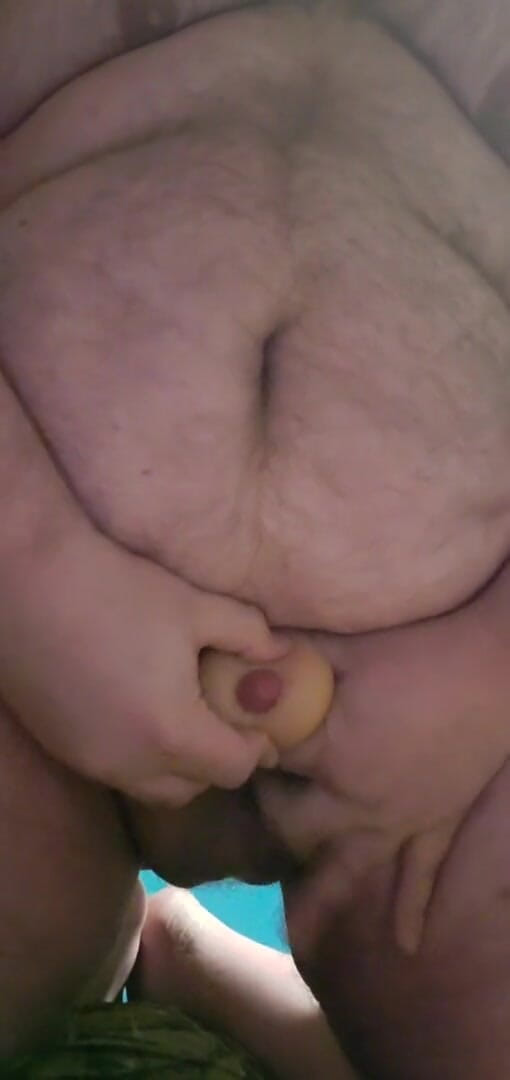 Danzilla White: Je joue avec ma chatte de poche à genoux sur mon...