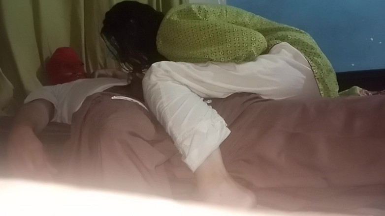 SHAKRATASNEEM: Hermanastra con hermanastro follan follando por la noche tan caliente