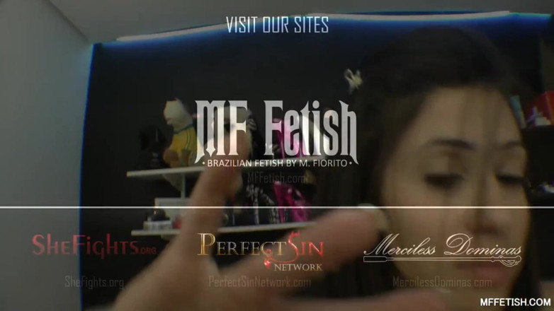 MF Fetish: La dominatrice Anelly nourrit son esclave