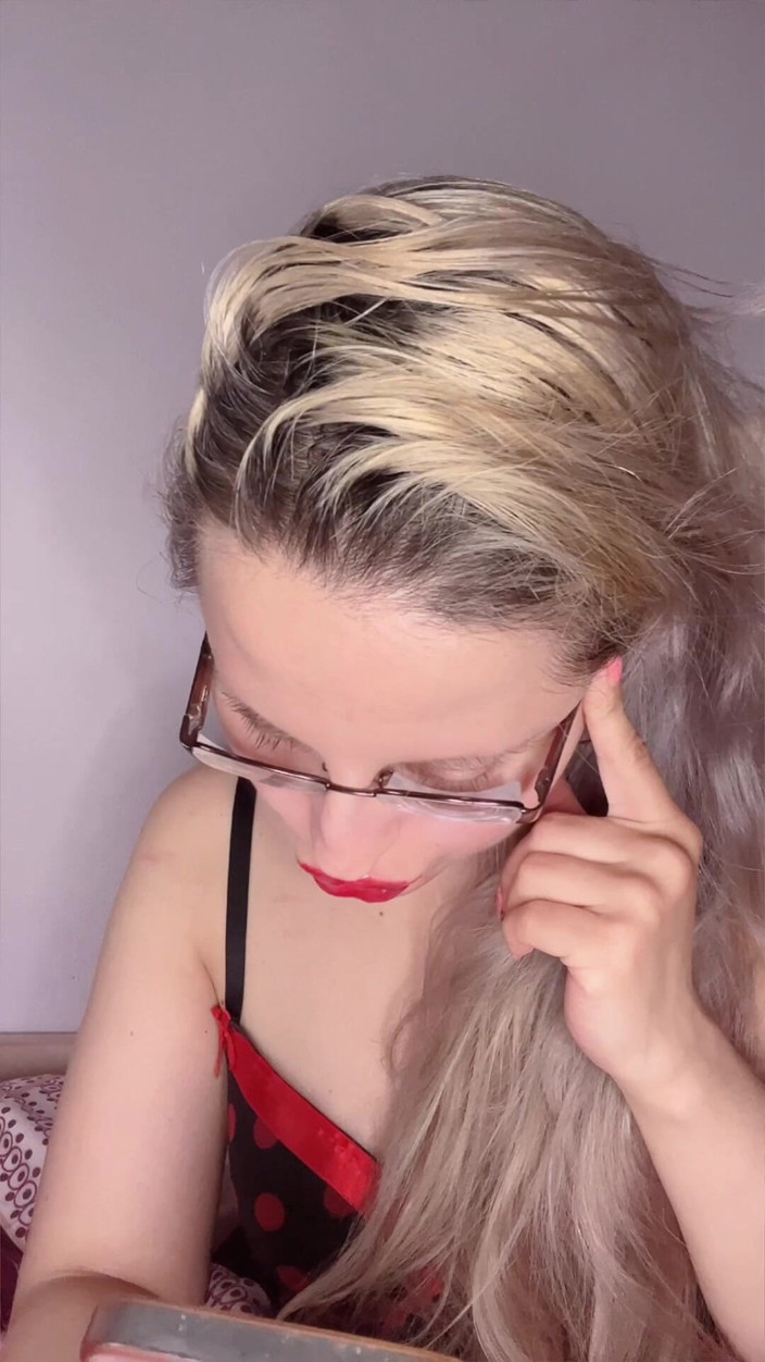 FinDom Goaldigger: Bibir merah besar pada zakar awak