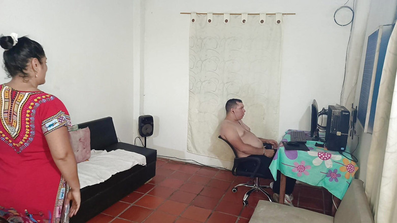 oficialkairadenaly: La mia sorellastra ufficiale mi trova a guardare un porno...