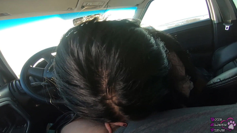 YSP Studio: Schneller blowjob mit schlucken im auto in der nähe der...