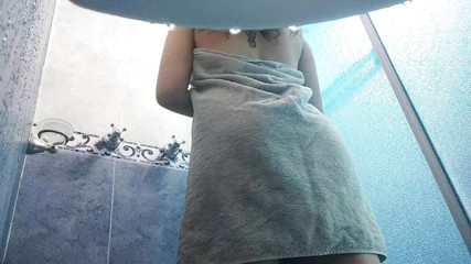 MiaSaintLove: Videocamera domestica nella doccia della mia figliastra