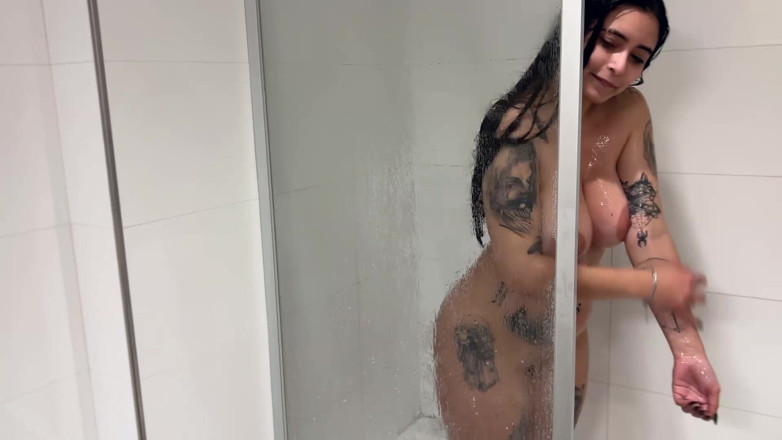 Chavitaxxx: Jag suger på den medan min vän badar