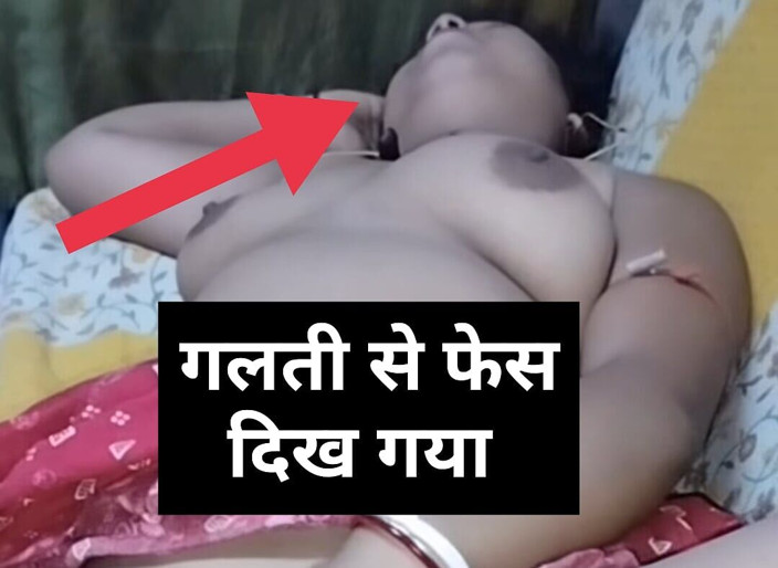 Bongsoniya69: Bhabhi liegt auf dem sofa und zeigt ihre muschi