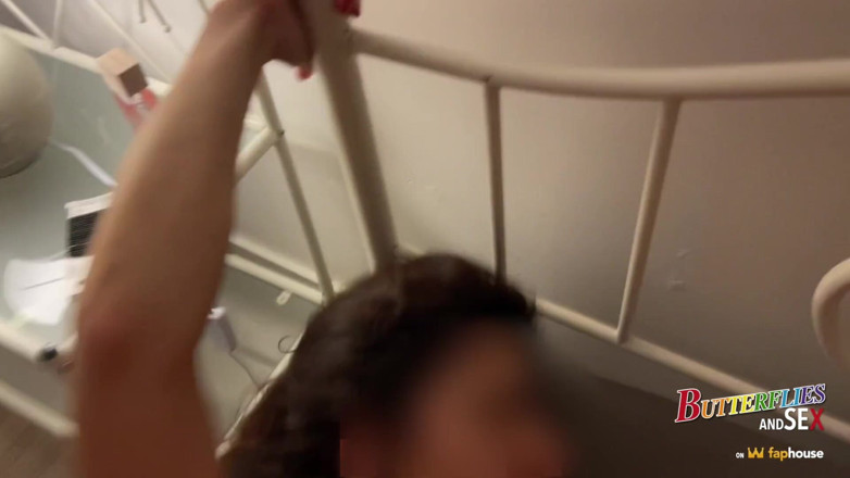 ButterfliesAndSex: Stiefvater fickt stieftochter zu hause dezent in sandalen