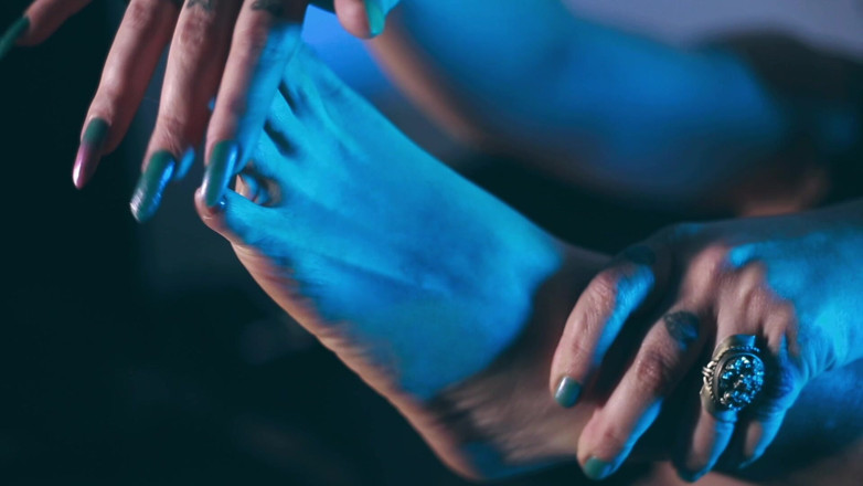 Evol Feet: रानी Marilou के साथ पैरों की पूजा और हॉट हस्तमैथुन