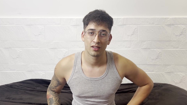 Bastian Blanc: 我让你遵守我的命令，直到你把我所有的精液射在你嘴里 - joi cei
