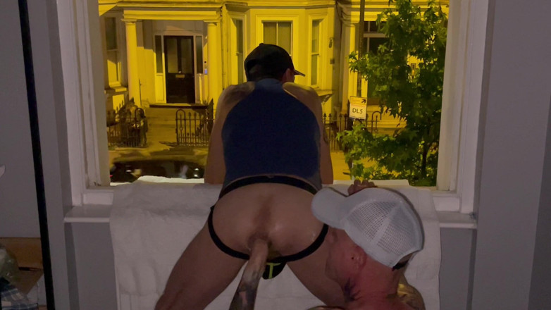 HardFistingtop: Fisting przed oknem!