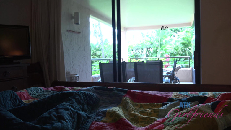 ATK Fans (Girlfriends): Vacances virtuelles à Hawaï avec Liza Rowe 2/3