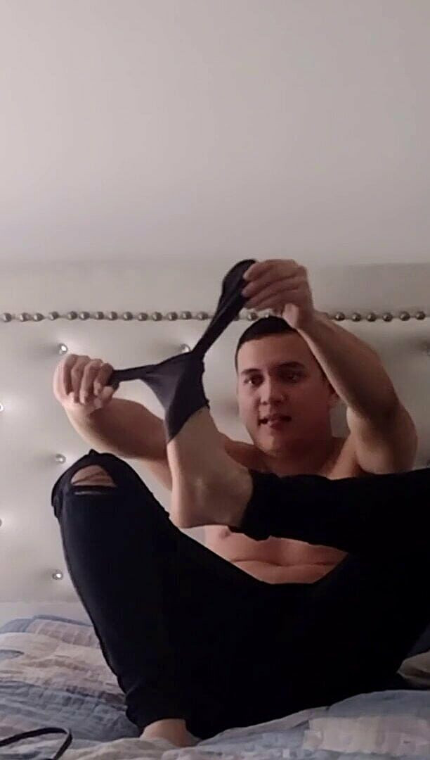 Tomas Styl: Adoration latino des gros pieds