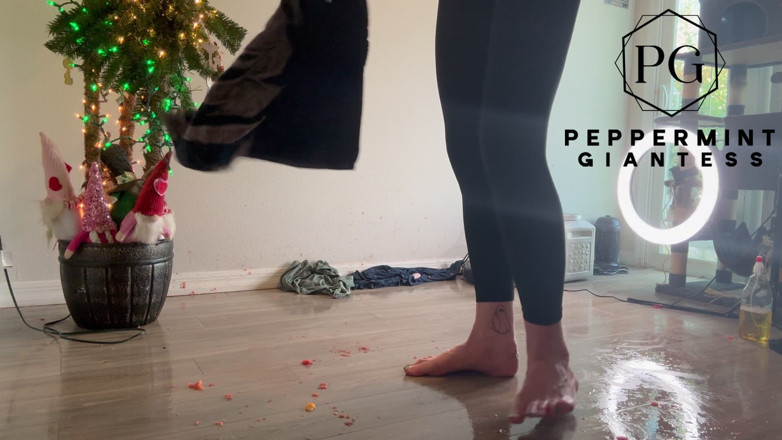Peppermint Giantess: Fructe Crush Aftermath: curățarea mizeriei suculente de podea