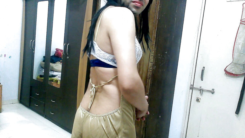 Cute & Nude Crossdresser: Quente maricas crossdresser femboy Sweet Lollipop em lingerie dourada sexy...
