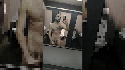 Xisco: Zich aftrekken in de toiletgym