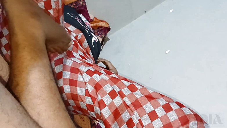 amruta123: Macecha tvrdě šuká do svého velkého zadku!