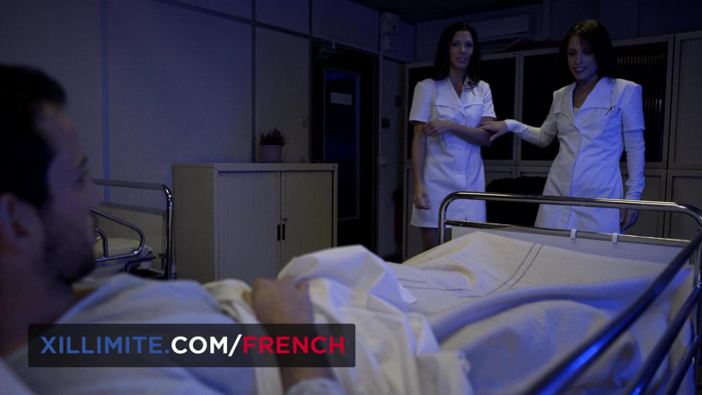 French girls at work: 두 명의 간호사가 환자를 정말 잘 돌봐