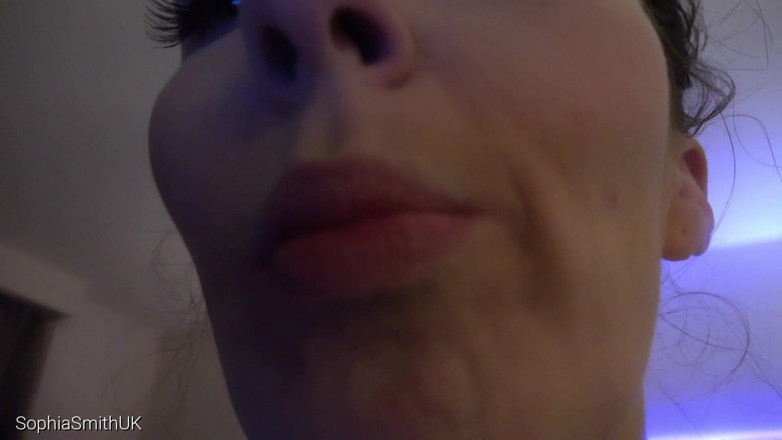 SophiaSmithUK: ASMr un grande bacio