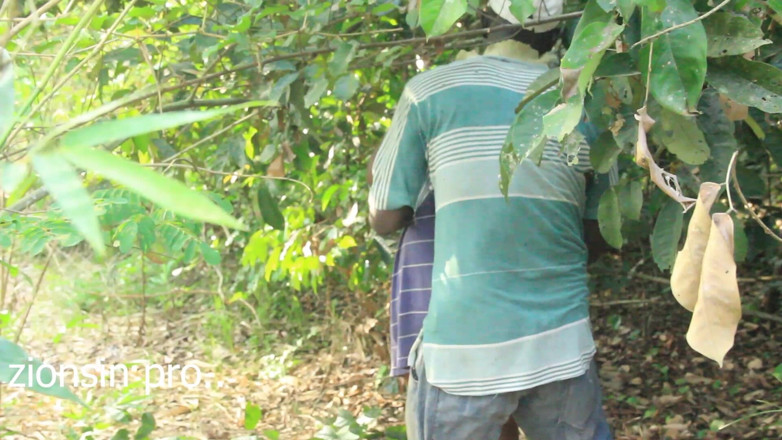 Zion: Petani beruntung kepergok lagi ngentot sama pria kulit hitam di...