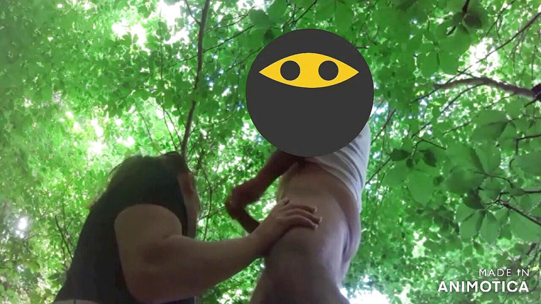 Wet Sex: Mamada y pis al aire libre al bosque.