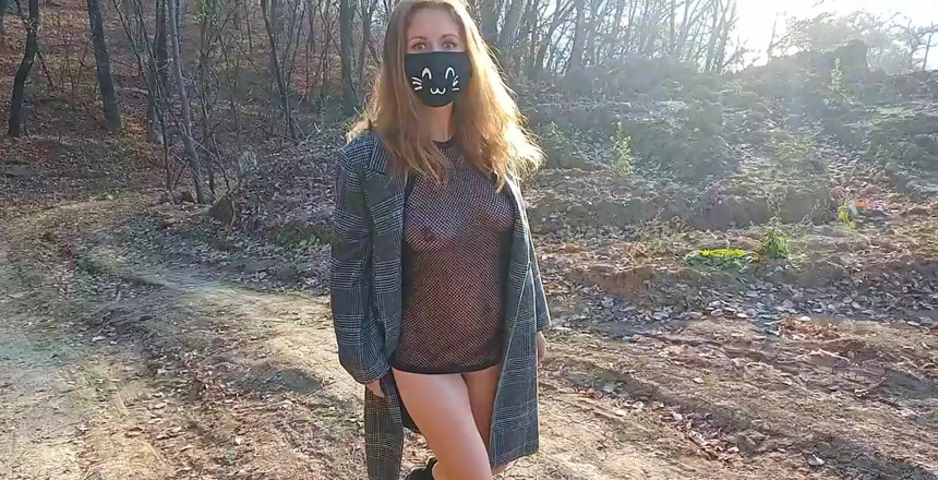 Juli Smith Meow: Amateur Teen Walking Outdoor Barely Naked