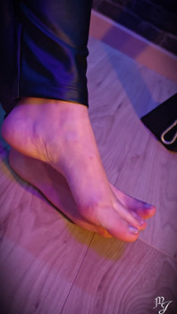 Vénération Des Pieds - Maitresse Julia