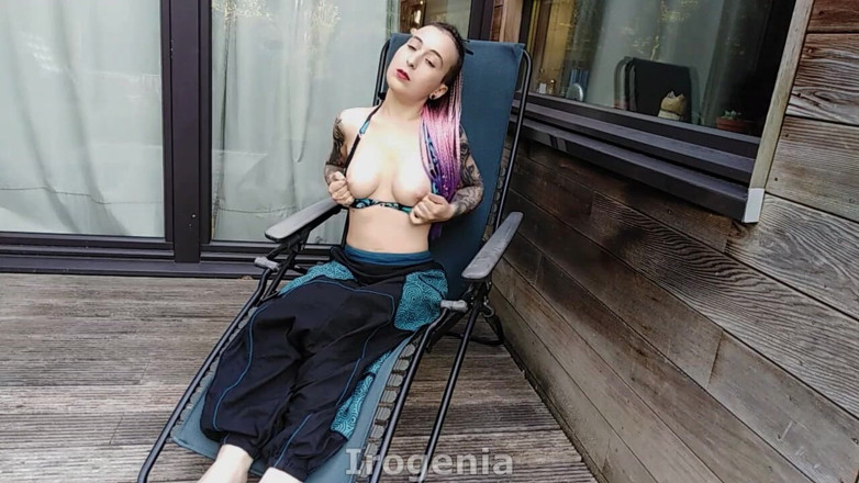 Irogenia: Dildo-uri hippie cu dublă penetrare în aer liber
