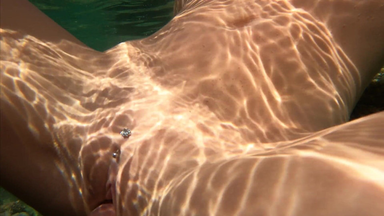 JessiJek: Crazy Sex Underwater Great Anal Creampi in the Water Jessijek