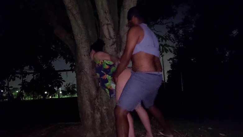 CasalprazeresRJ: Une femme mariée sexy se promène la nuit et finit à...