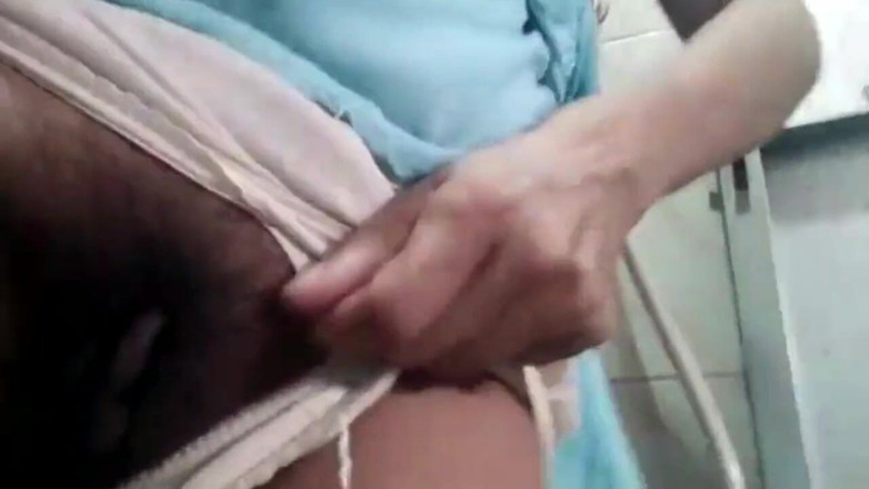 Miya White: Ragazza indiana che mostra tette con masturbazione