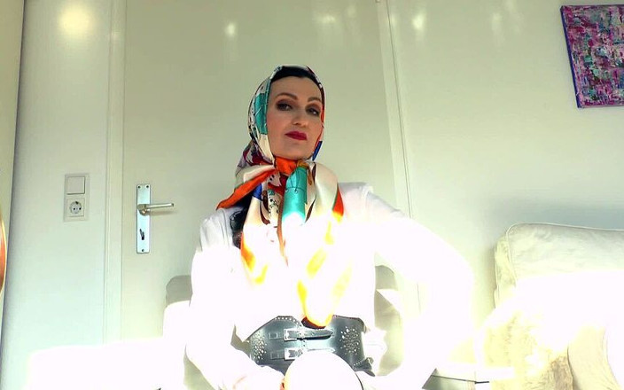 Lady Victoria Valente: Kain Satin Baru Yang Cantik