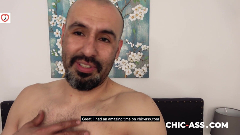 Chic Ass: Üçlü seks: İspanyol adam genç kızı karısıyla sikiyor! Şık göt