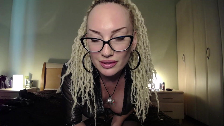 BadAssBitch: CBT, sondage et gode ceinture pour mon esclave Martin (vidéo personnalisée,...