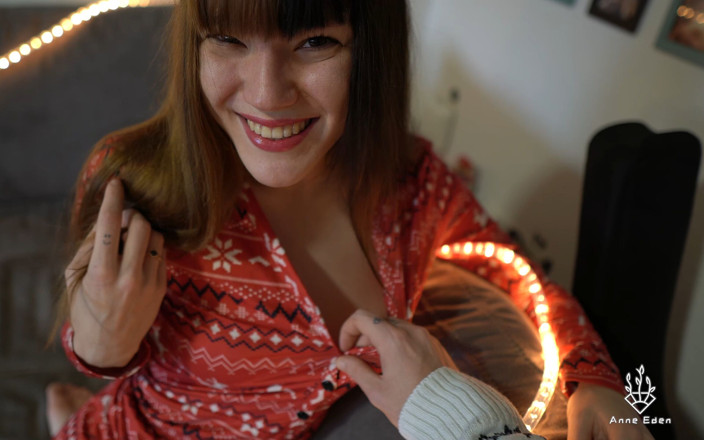 Anne Eden: Premier clip de Noël avec creampie anal !