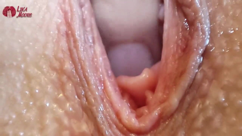 Lina Moore: Extreem poesje van dichtbij. Vaginale dilatator