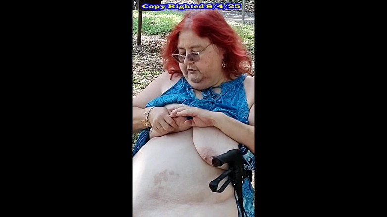 BBW nurse Vicki adventures with friends: 春の散歩と点滅の冒険!