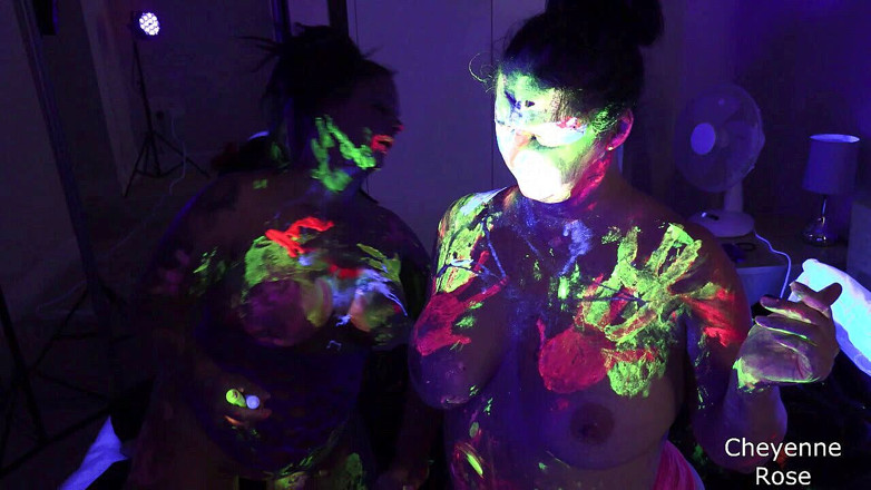 Cheyenne Rose 80: 데본과 함께하는 Uv Fun
