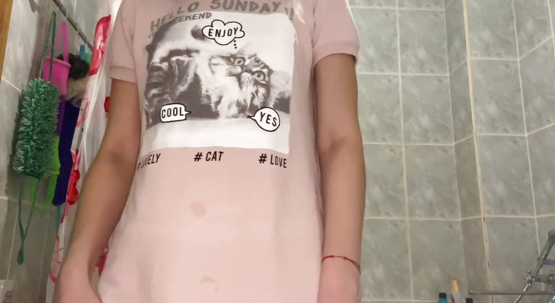 Alexa Holly: Masturbation de ma chatte mouillée dans la salle de bain...